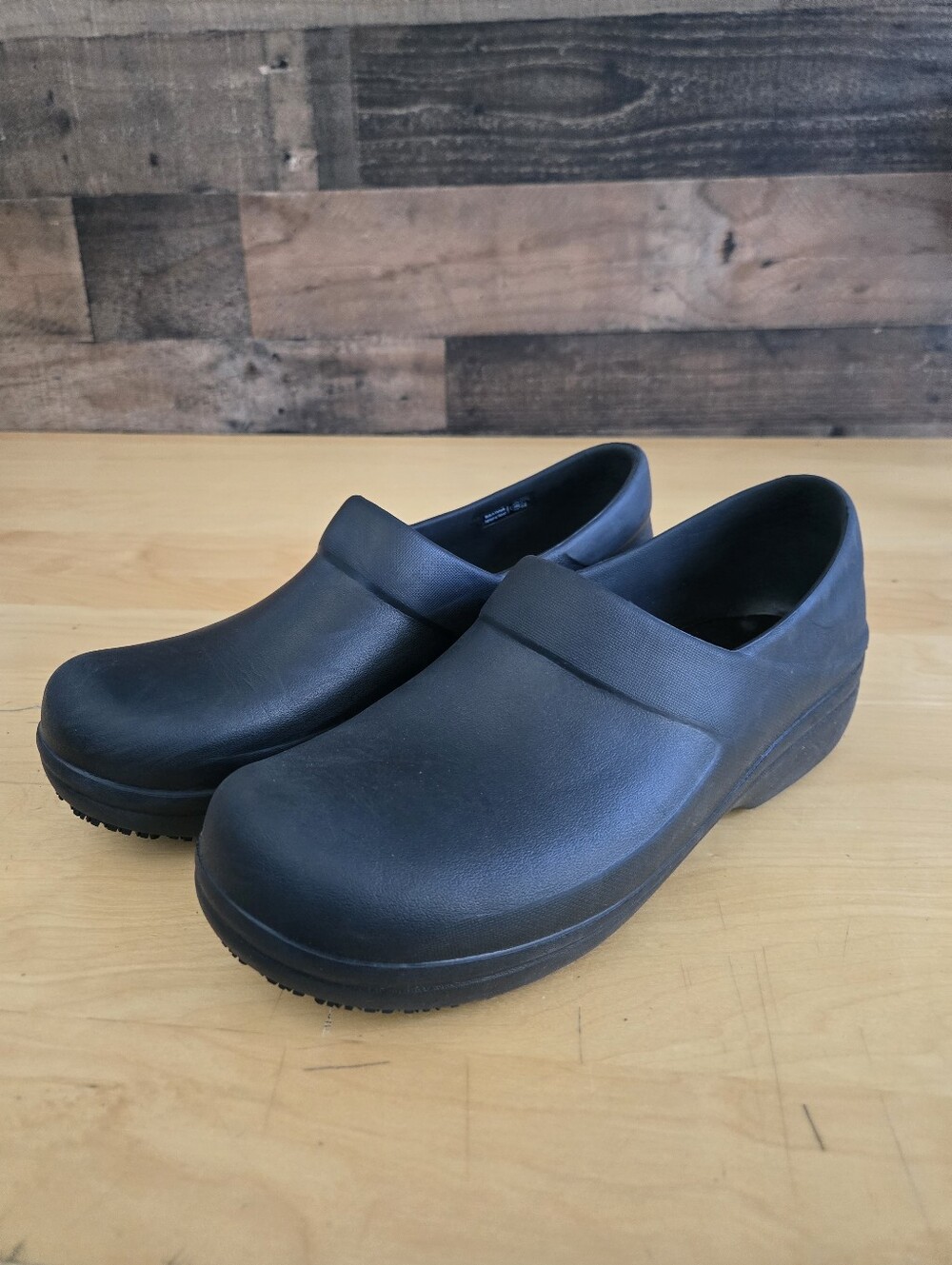 Crocs W Sz 10 Neria Pro II Dual Comfort Black Clog SlipResistant Workwear 205384
